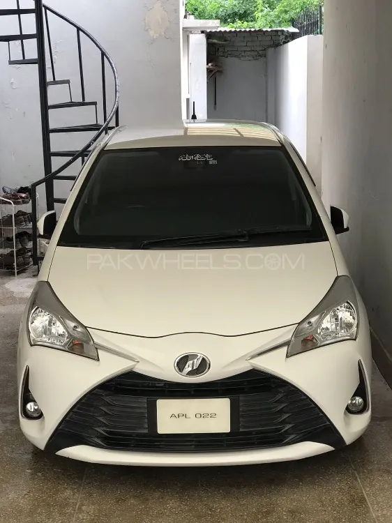 Toyota Vitz 2018 for Sale in Peshawar Image-1