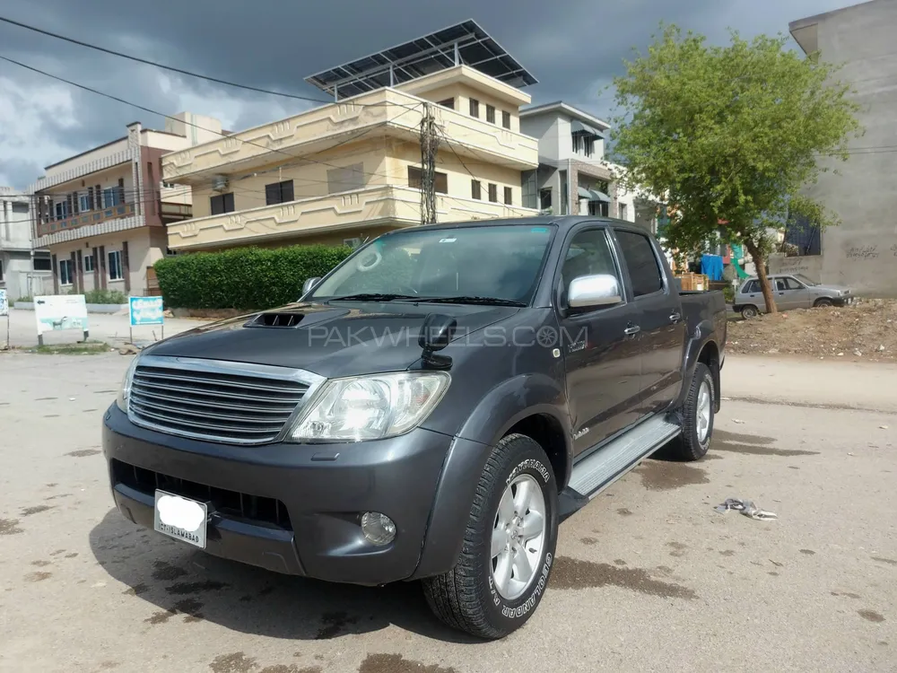 Toyota Hilux 2011 for Sale in Islamabad Image-1