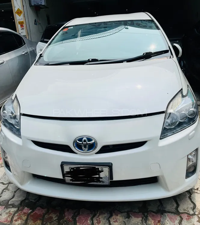 Toyota Prius 2011 for Sale in Lahore Image-1