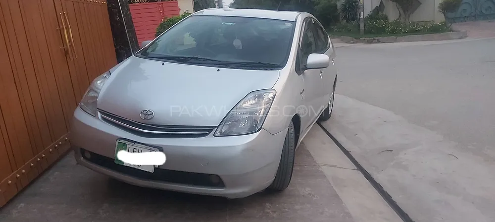 Toyota Prius 2011 for Sale in Lahore Image-1