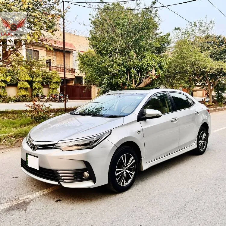Toyota Corolla 2017 for Sale in Lahore Image-1
