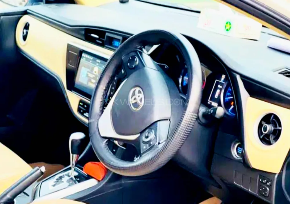 Toyota Corolla 2017 for Sale in Faisalabad Image-1