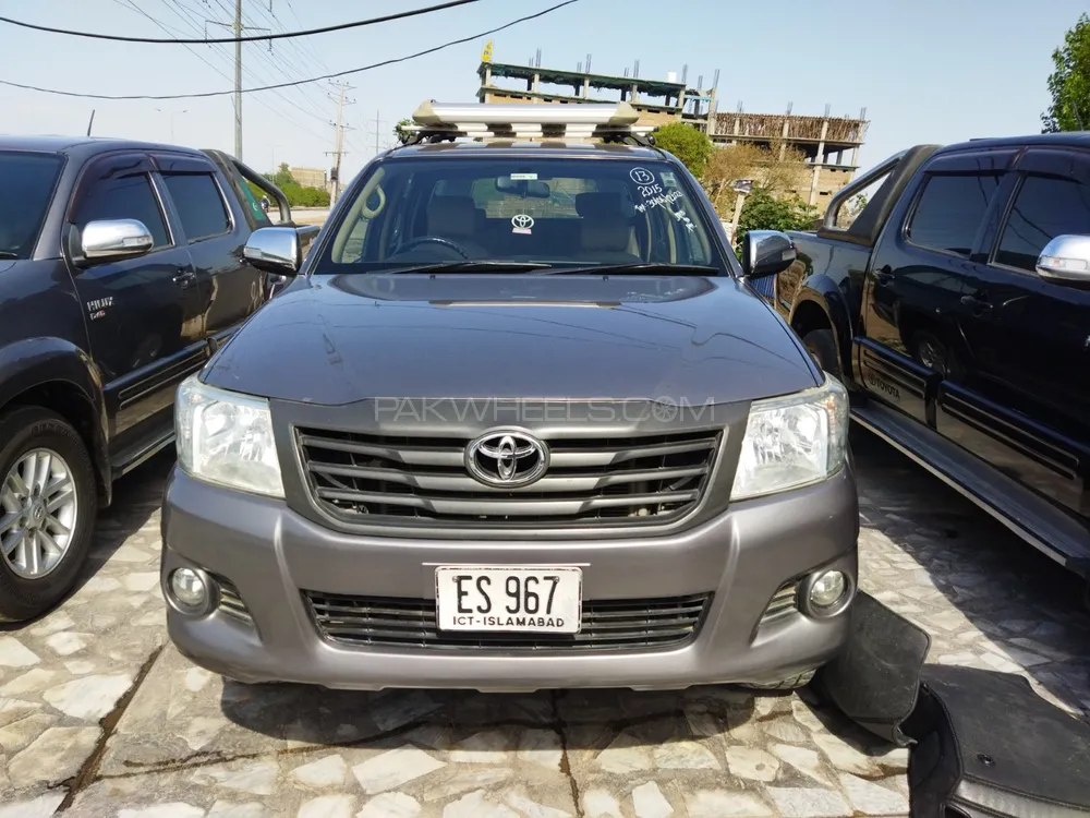 Toyota Hilux 2015 for Sale in Peshawar Image-1