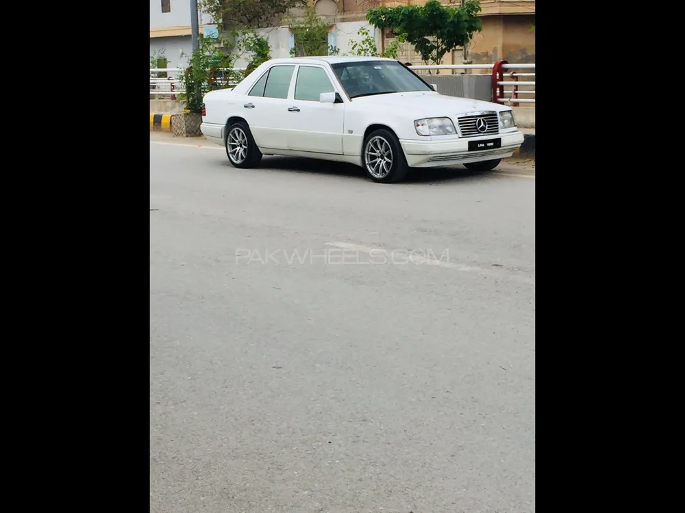 Mercedes Benz E Class 1995 for Sale in Peshawar Image-1