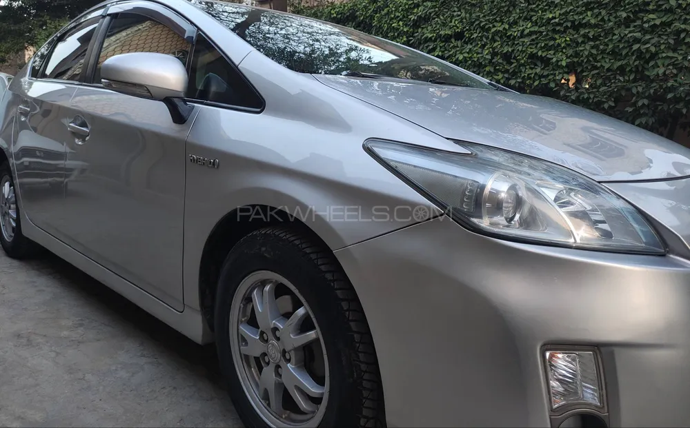 Toyota Prius 2011 for Sale in Peshawar Image-1