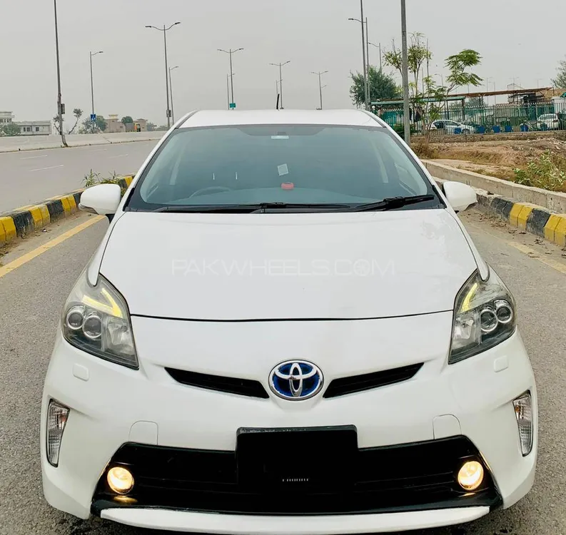 Toyota Prius 2012 for Sale in Charsadda Image-1