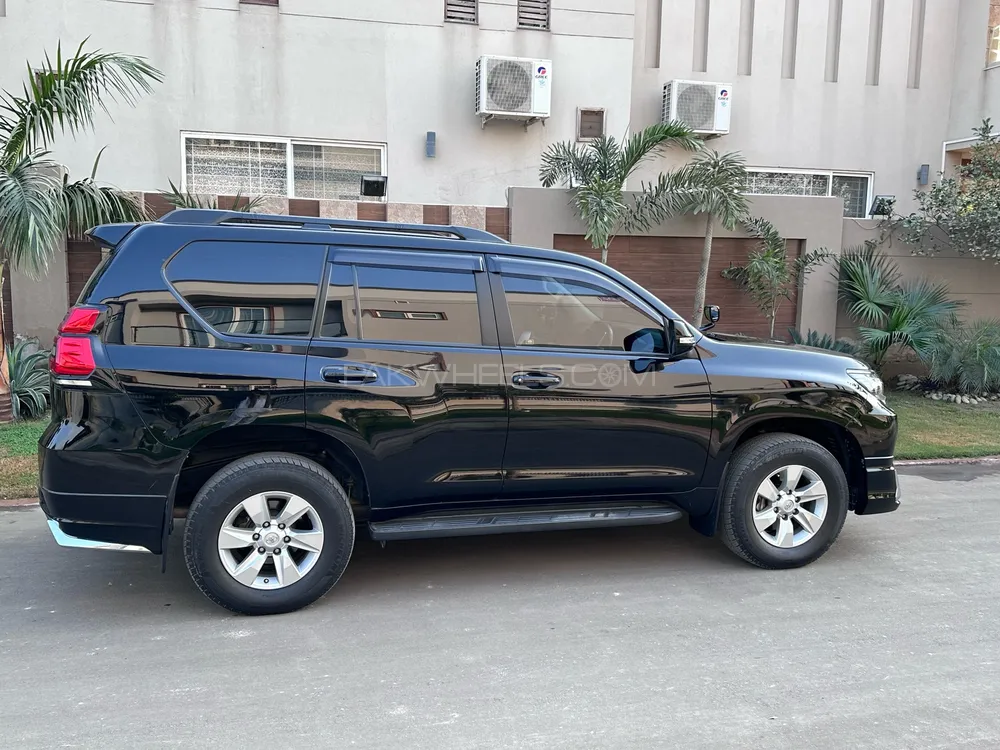 Toyota Prado 2017 for Sale in Multan Image-1