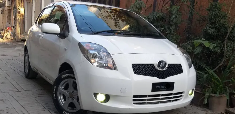 Toyota Vitz 2013 for Sale in Dera ismail khan Image-1