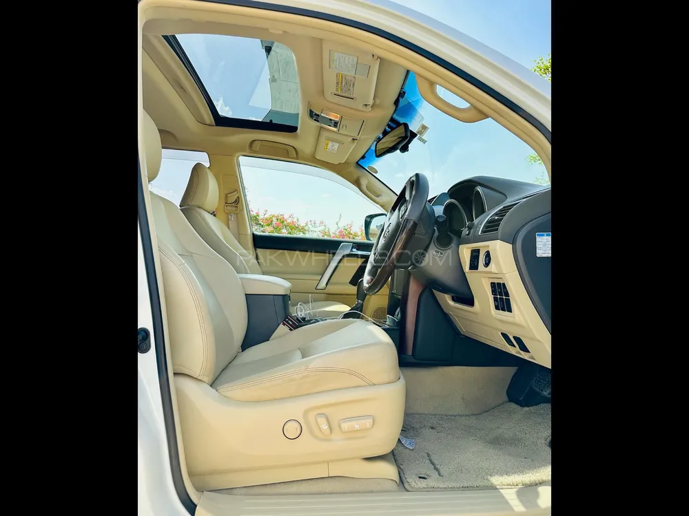 Toyota Prado 2016 for Sale in Lahore Image-1