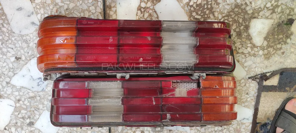 w123 original bosch rear taillight set left and right Image-1