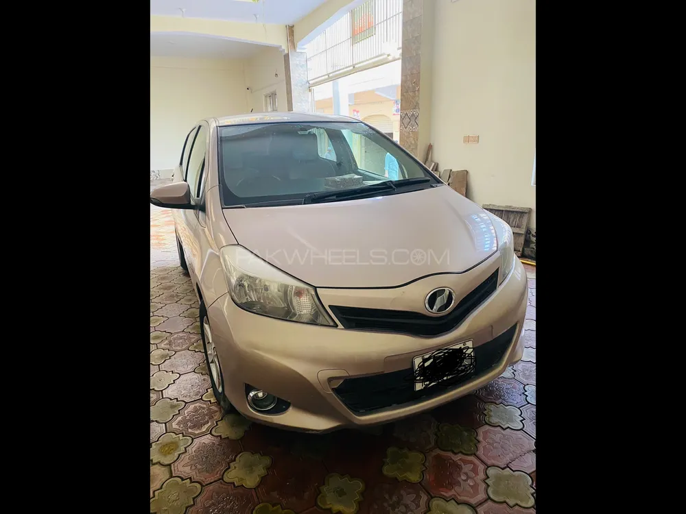 Toyota Vitz 2013 for Sale in Swat Image-1