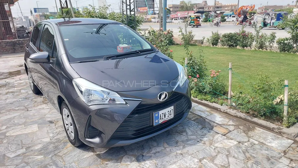 Toyota Vitz 2018 for Sale in Peshawar Image-1