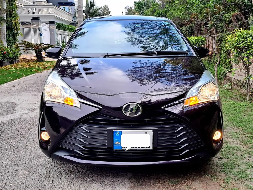 Toyota Vitz 2018 for Sale in Peshawar Image-1