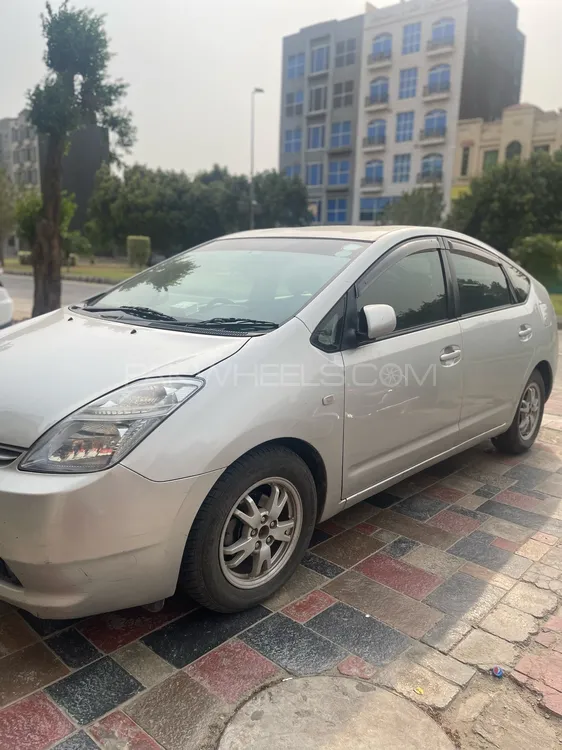 Toyota Prius 2004 for Sale in Lahore Image-1