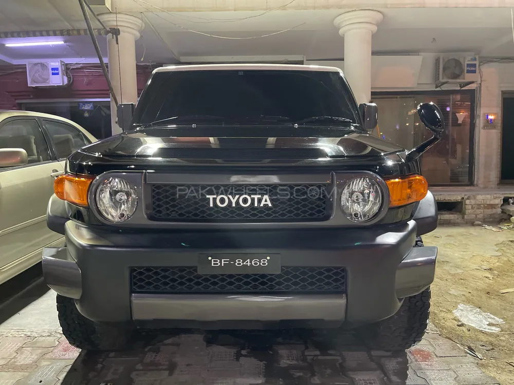 Toyota Fj Cruiser 2011 for Sale in Karachi Image-1