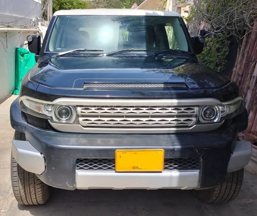 Toyota Fj Cruiser 2011 for Sale in Karachi Image-1