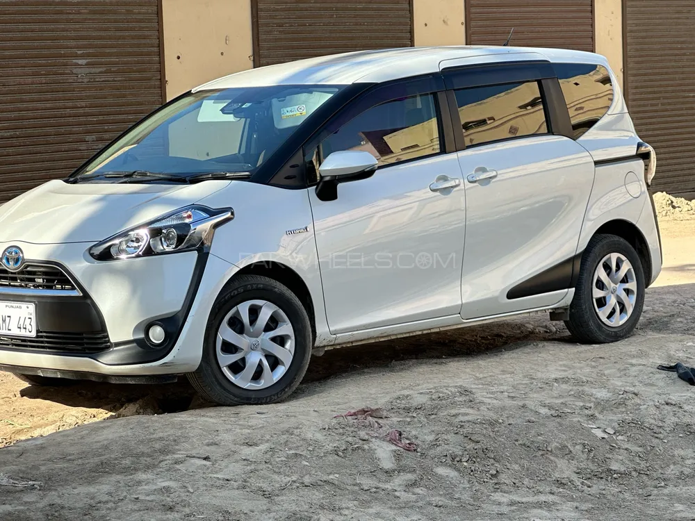 Toyota Sienta 2016 for Sale in Burewala Image-1