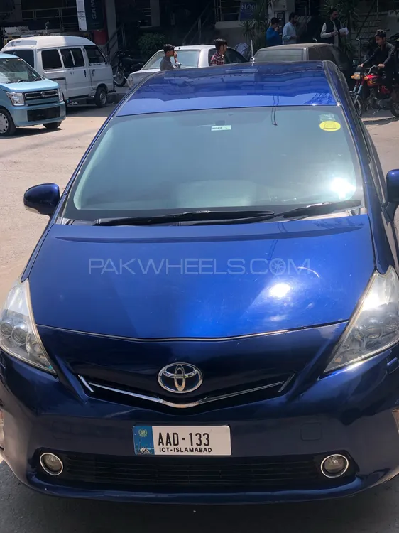 Toyota Prius Alpha 2011 for Sale in Islamabad Image-1