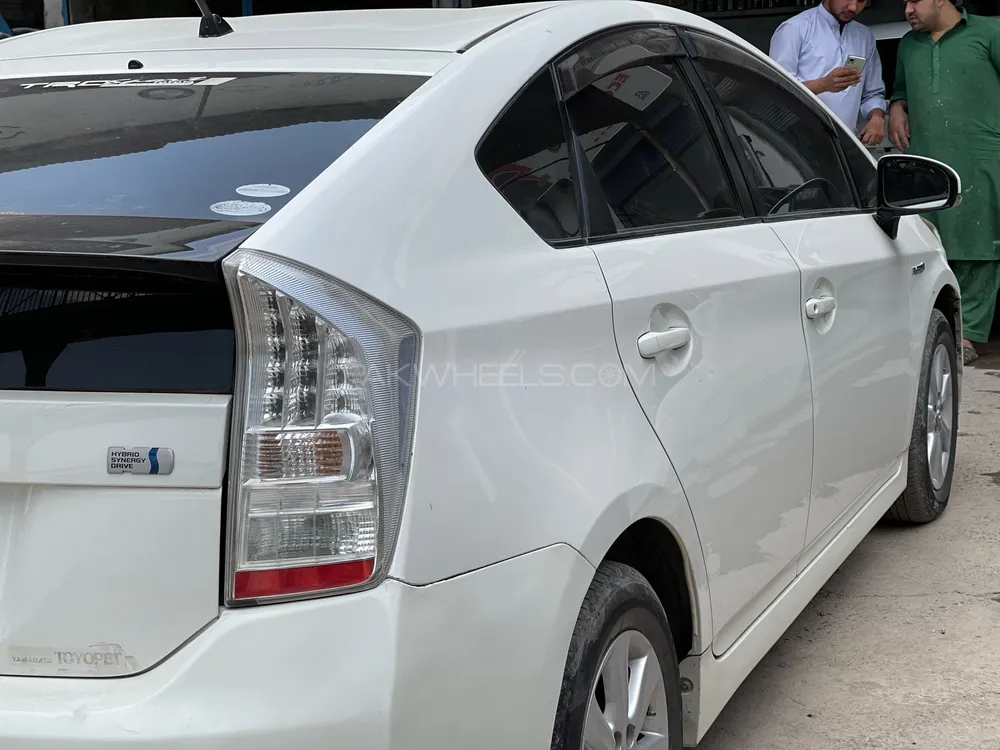 Toyota Prius 2010 for Sale in Peshawar Image-1