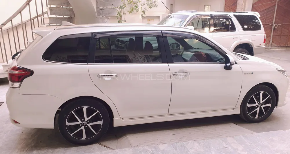 Toyota Corolla Fielder 2018 for Sale in Karachi Image-1
