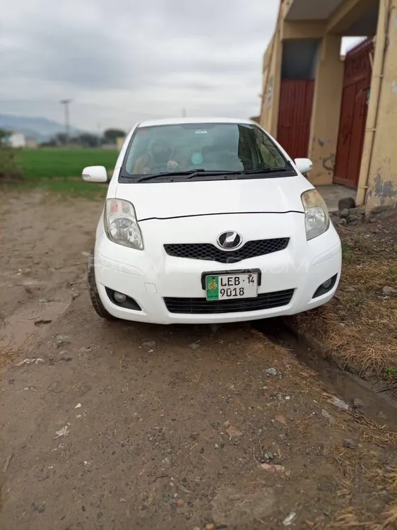Toyota Vitz 2010 for Sale in Haripur Image-1