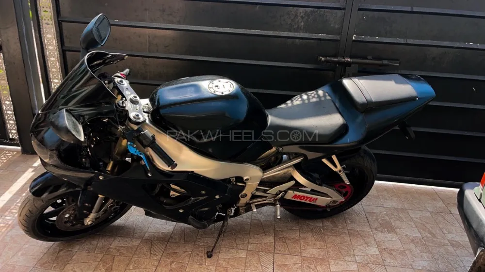 Yamaha r1 2000 store model for sale