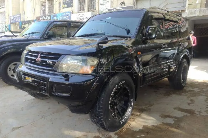 Mitsubishi Pajero 2002 for Sale in Karachi Image-1