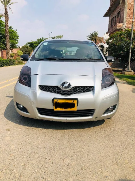 Toyota Vitz 2010 for Sale in Lahore Image-1