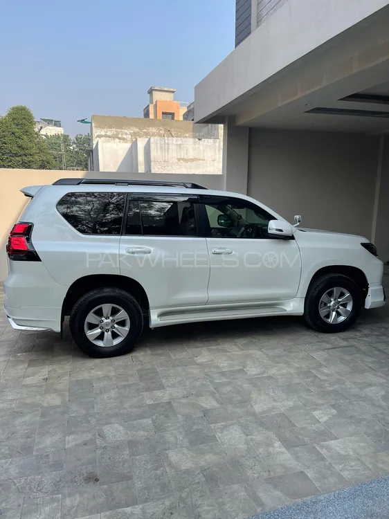 Toyota Prado 2017 for Sale in Lahore Image-1