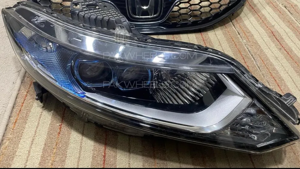 Honda Jade headlight (R)  Image-1