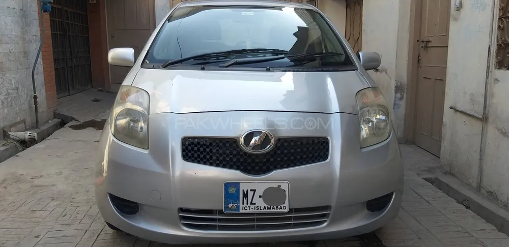 Toyota Vitz 2005 for Sale in Peshawar Image-1