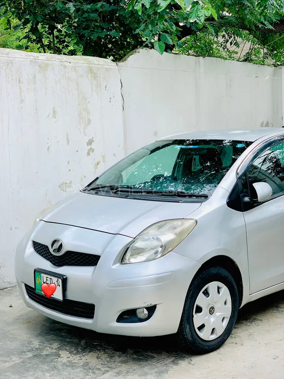 Toyota Vitz 2010 for Sale in Mardan Image-1