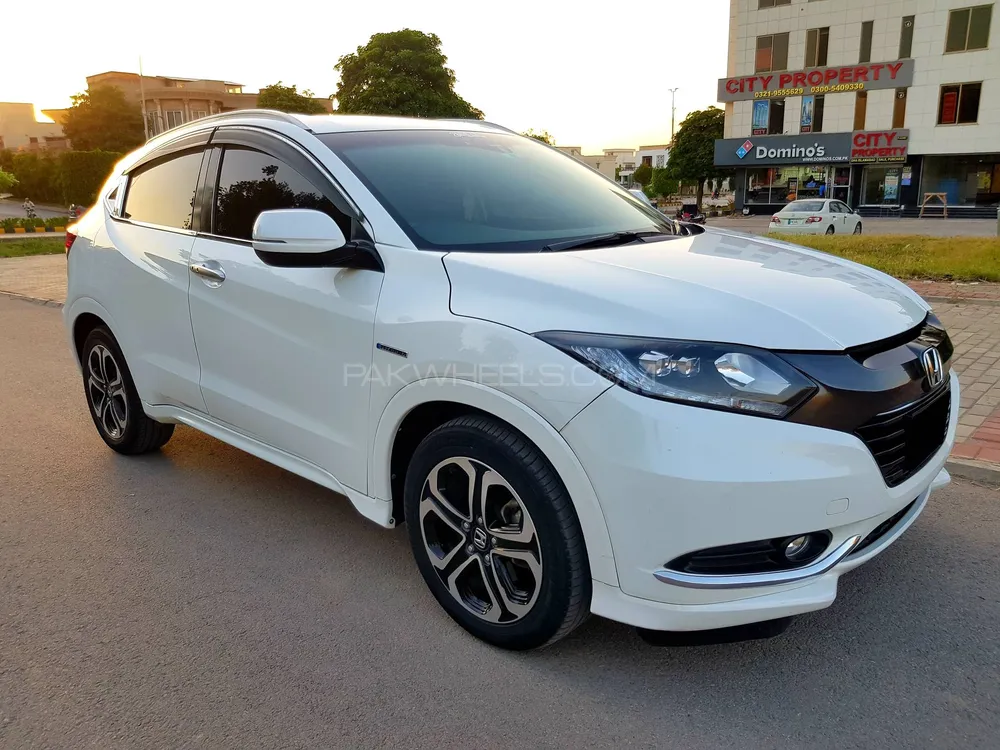 Honda Vezel 2015 for Sale in Islamabad Image-1