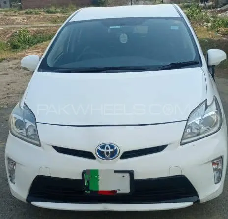 Toyota Prius 2013 for Sale in Lahore Image-1