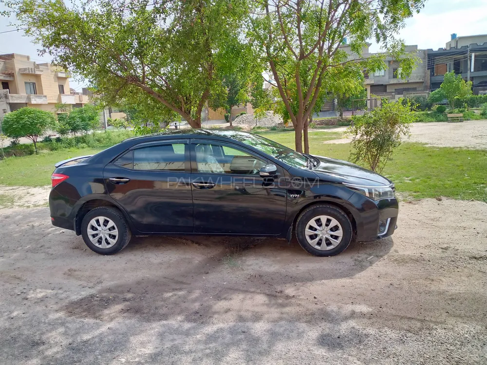 Toyota Corolla 2015 for Sale in Faisalabad Image-1