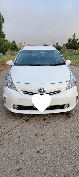 Toyota Prius Alpha 2012 for Sale in Islamabad Image-1