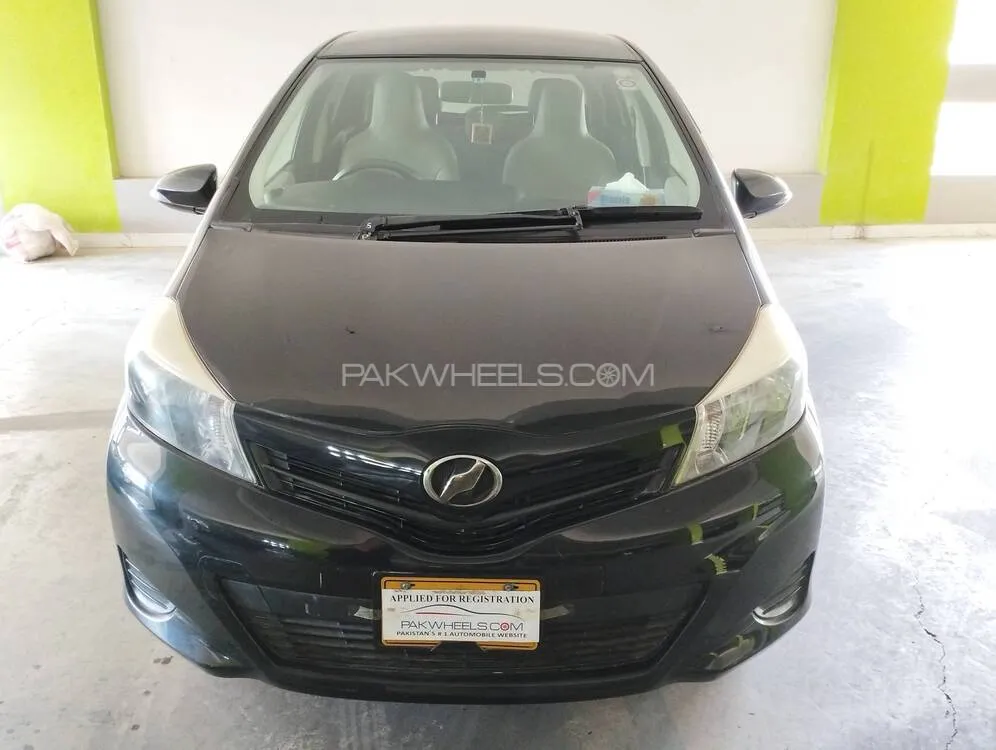 Toyota Vitz 2013 for Sale in Karachi Image-1