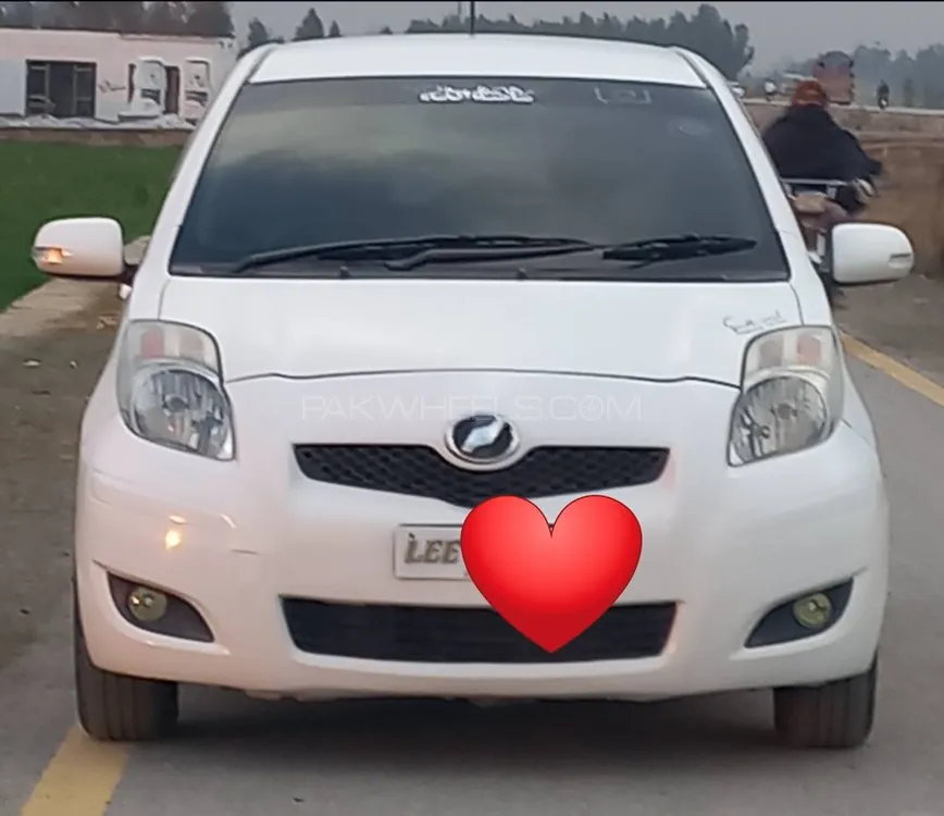 Toyota Vitz 2010 for Sale in Risalpur Image-1