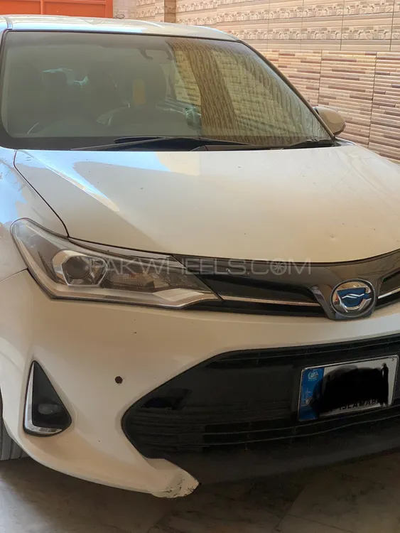 Toyota Corolla Axio 2017 for Sale in Mardan Image-1
