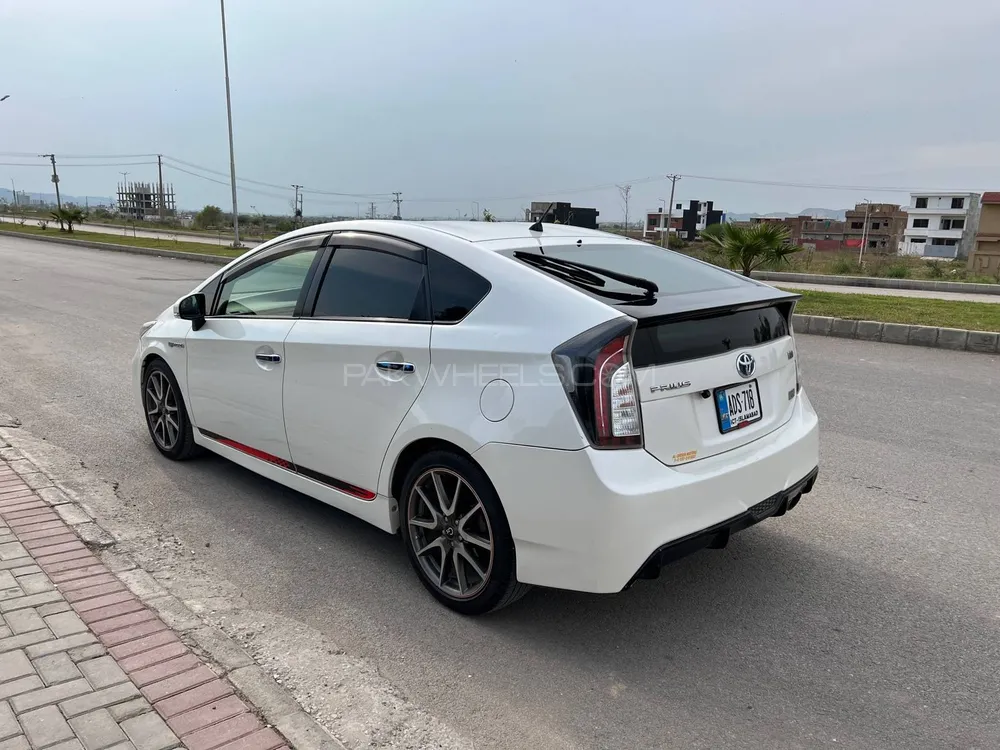 Toyota Prius 2012 for Sale in Dera ismail khan Image-1
