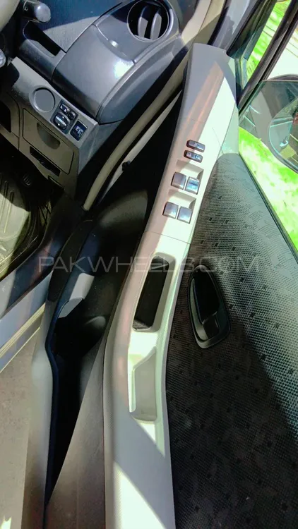Toyota Vitz 2009 for Sale in Sahiwal Image-1
