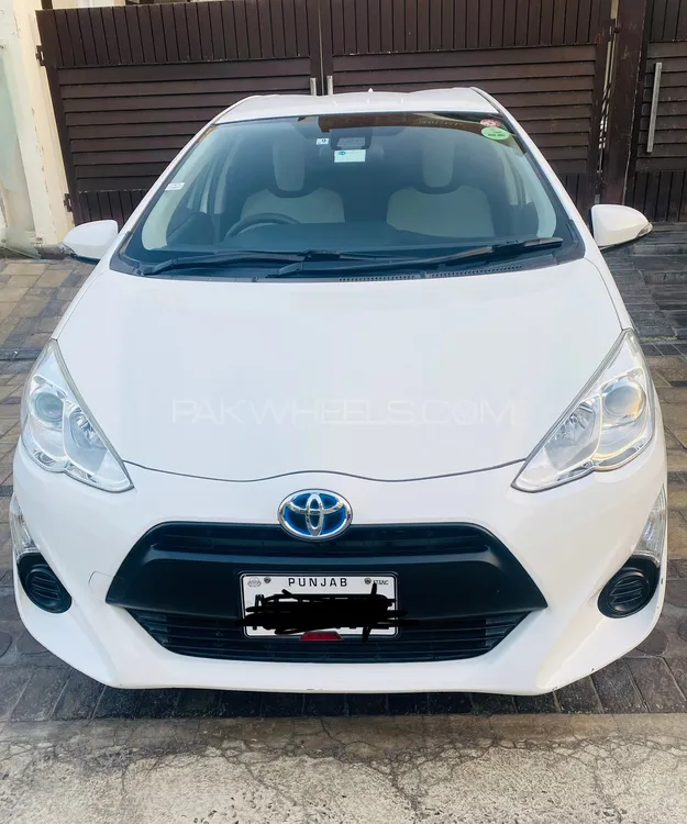Toyota Aqua 2017 for Sale in Lahore Image-1