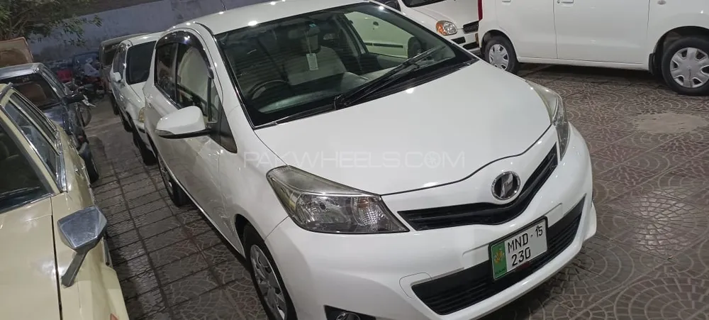 Toyota Vitz 2012 for Sale in Multan Image-1