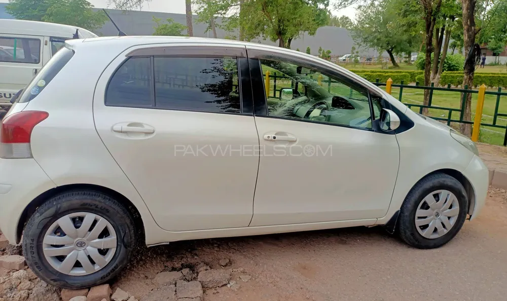 Toyota Vitz 2010 for Sale in Islamabad Image-1