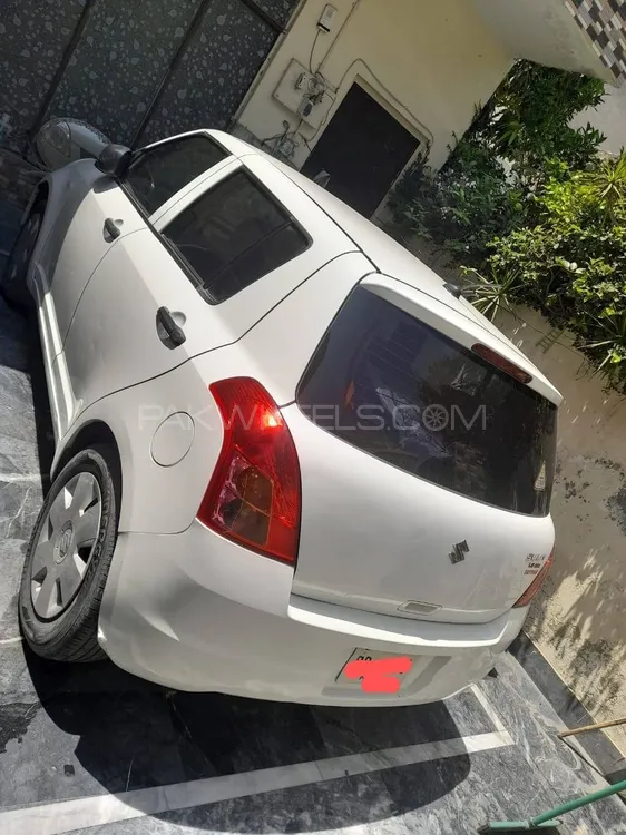 Suzuki Swift 2015 for Sale in Lahore Image-1