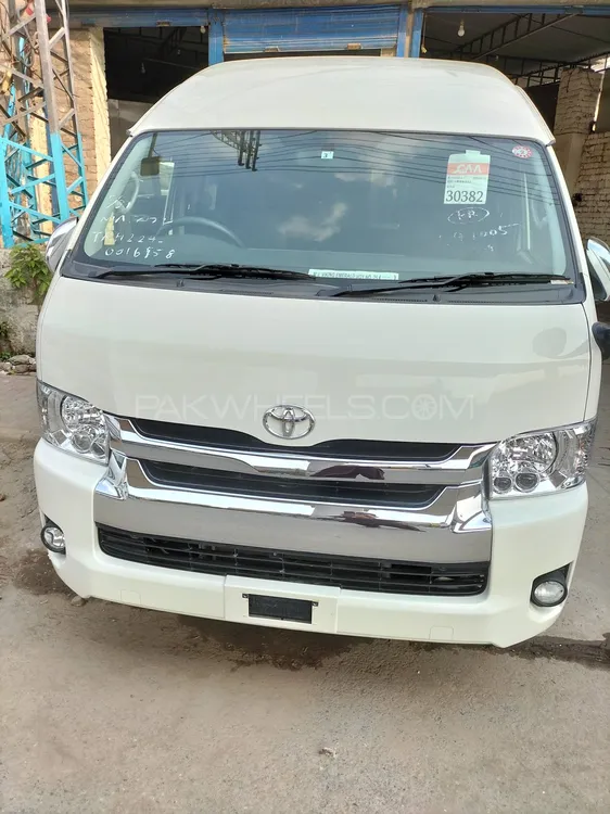 Toyota Hiace 2017 for Sale in Lahore Image-1