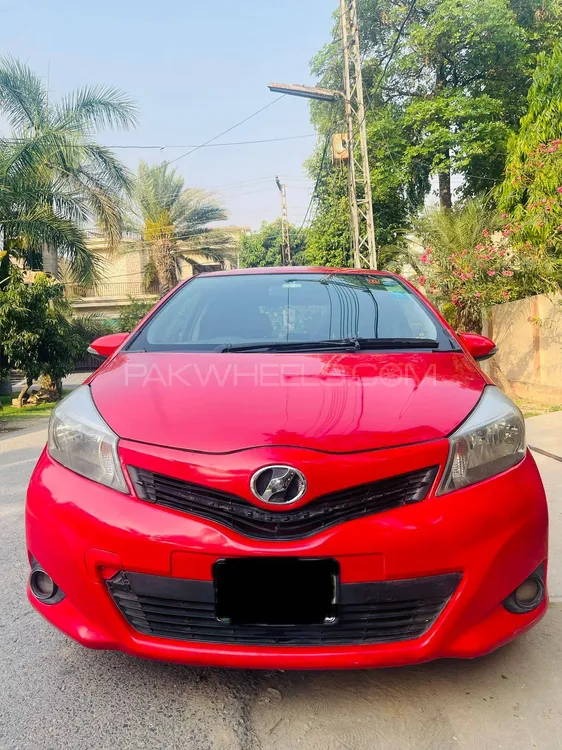 Toyota Vitz 2013 for Sale in Lahore Image-1