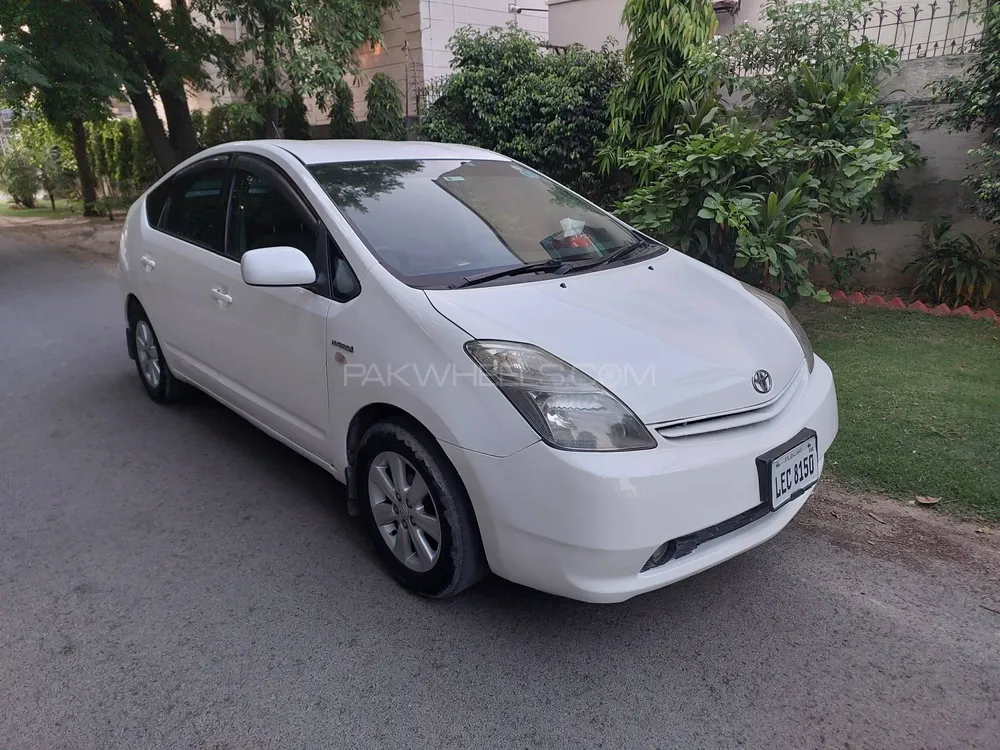 Toyota Prius 2007 for Sale in Lahore Image-1