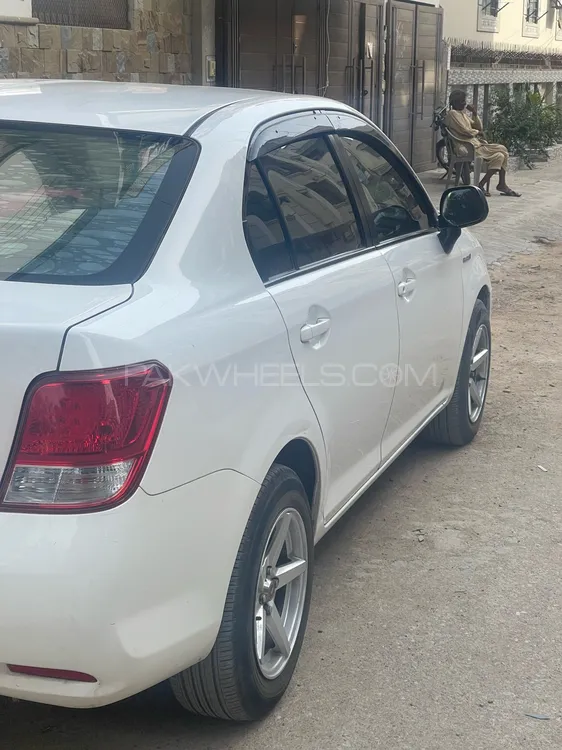 Toyota Corolla Axio 2014 for Sale in Karachi Image-1