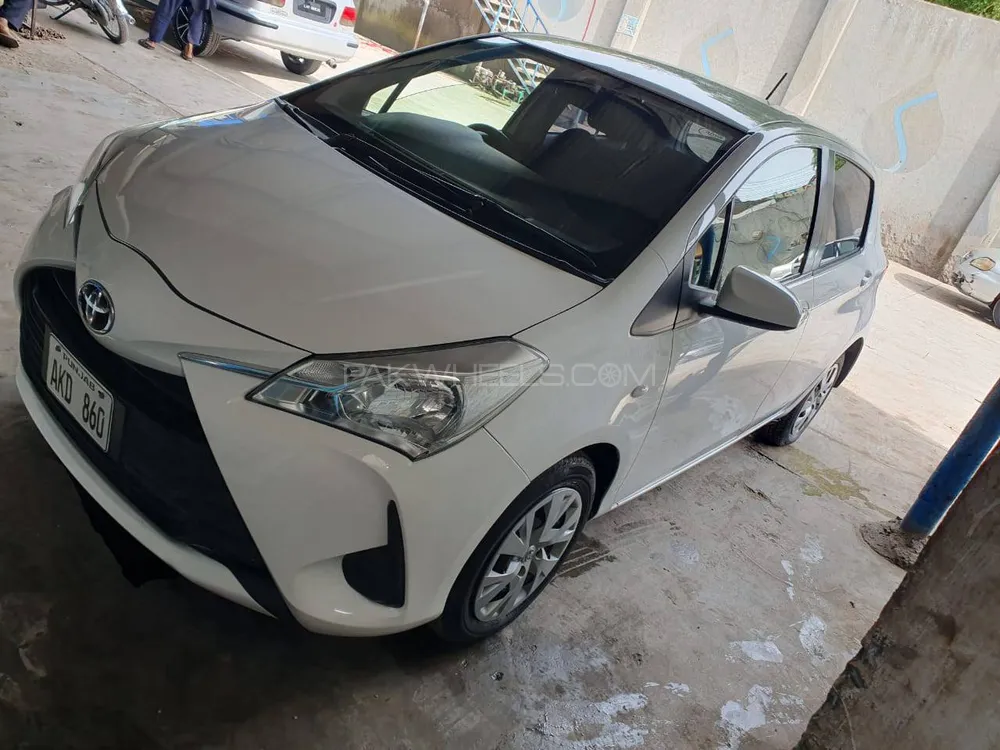 Toyota Vitz 2017 for Sale in Peshawar Image-1